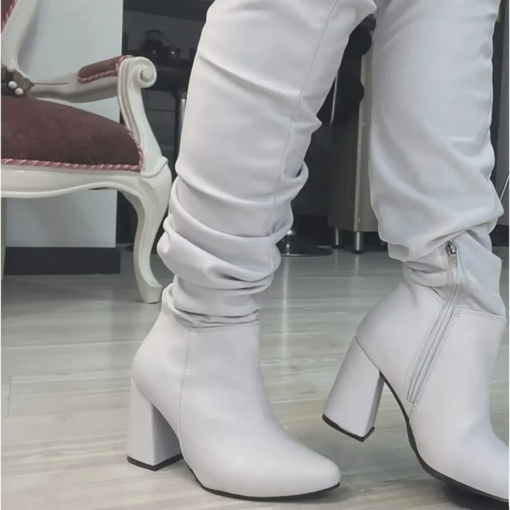 Bota Elegante Blanca De Punta Fina