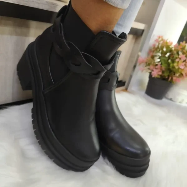 Botín Negro Trenzado