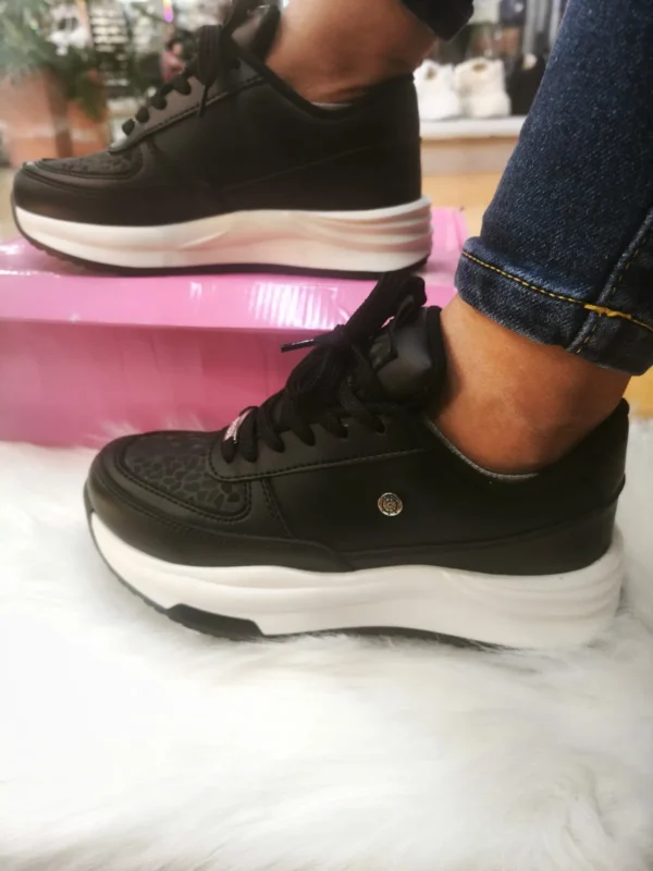 Tenis Mariposa Negra