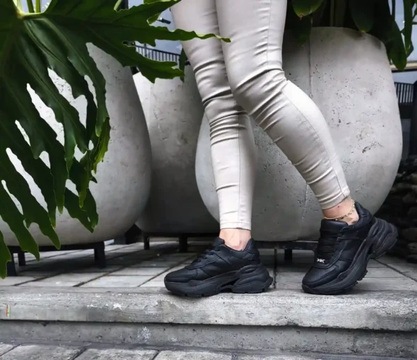 Tenis Total Black